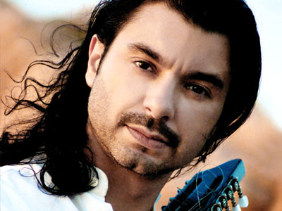 Ο Μιχάλης Τζουγανάκης στη μουσική σκηνή «ΓΡΑΜΜΕΣ»